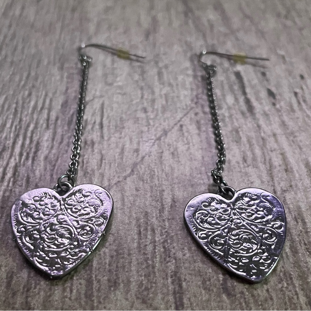 Black tone heart dangle earrings